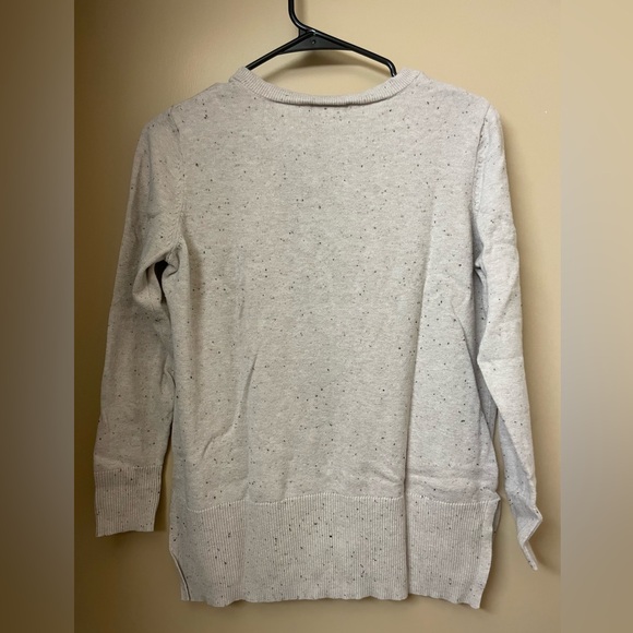 Madison Jules EUC beige v neck sweater - Picture 3 of 4